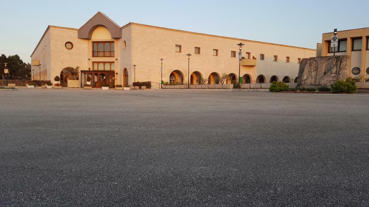 Casa Per Ferie Benedetto XIII Hotel กราวีนา อิน ปูเลีย ภายนอก รูปภาพ